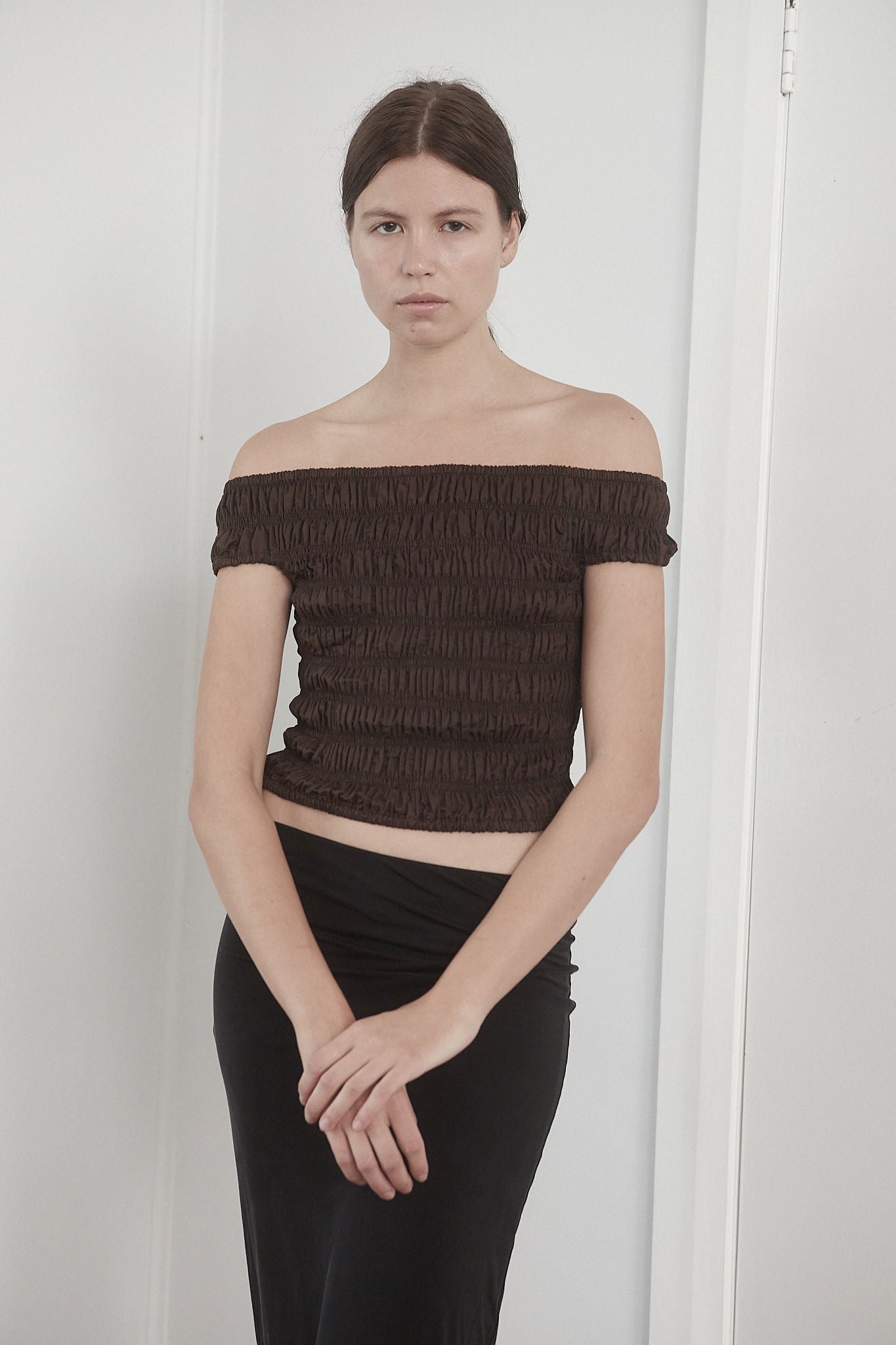 Load image into Gallery viewer, OFF SHOULDER TOP - CACAO

