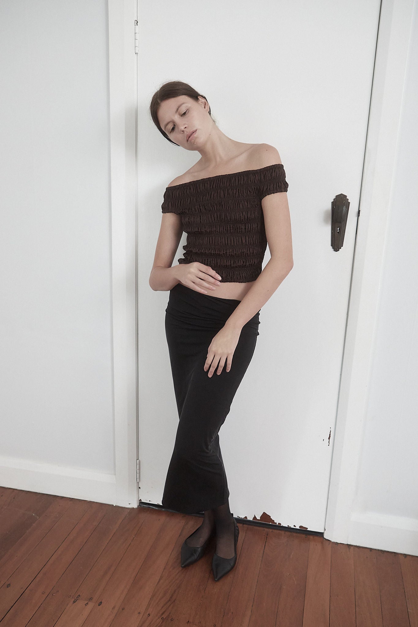 Load image into Gallery viewer, OFF SHOULDER TOP - CACAO
