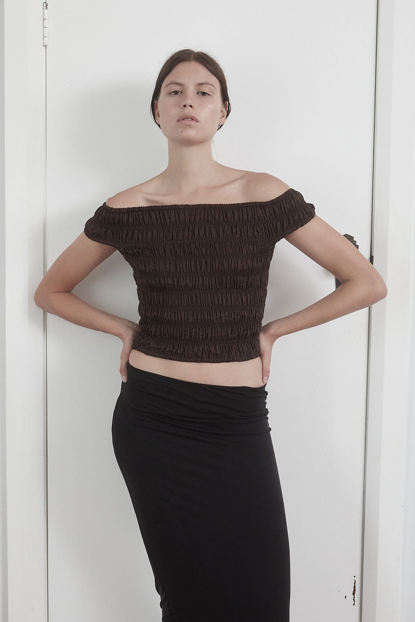 Load image into Gallery viewer, OFF SHOULDER TOP - CACAO
